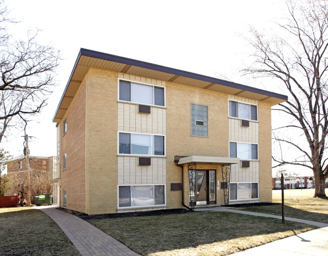 8063 W Foster Ln in Niles, IL - Building Photo - Building Photo