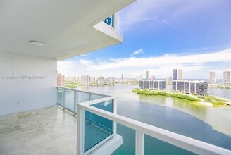 3201 NE 183rd St in Aventura, FL - Foto de edificio - Building Photo