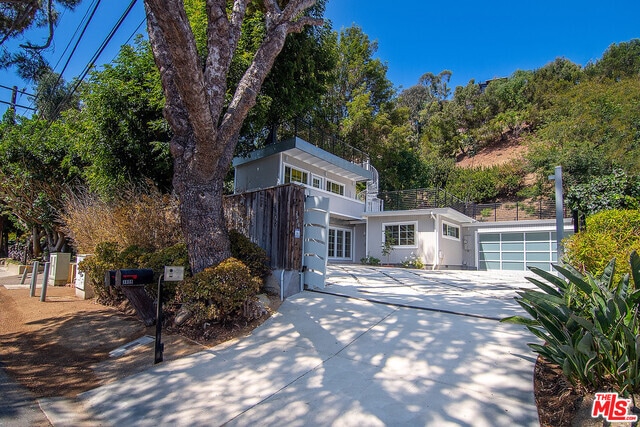 3908 Las Flores Canyon Rd in Malibu, CA - Building Photo
