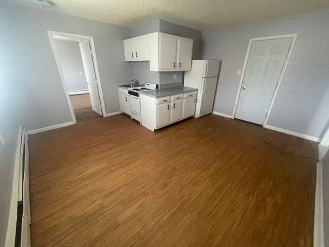 125 Charmony Frontage Rd
