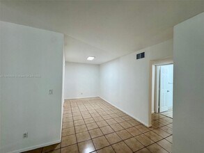 2380 Diana Dr in Hallandale Beach, FL - Building Photo - Building Photo