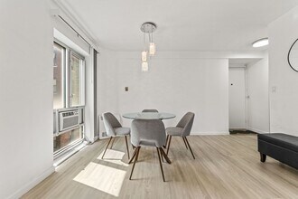 19 Winchester St, Unit 312 in Brookline, MA - Building Photo - Building Photo