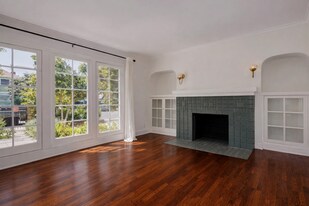 2345 W 21st St in Los Angeles, CA - Building Photo