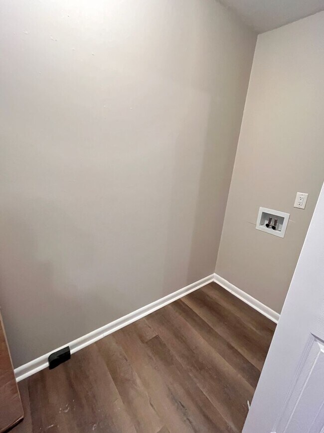 1506 Coleman Ave in Athens, AL - Foto de edificio - Building Photo