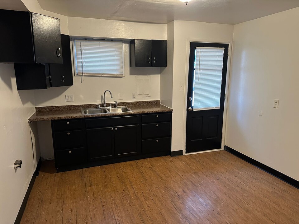 2333 E Midlothian Blvd in Struthers, OH - Building Photo