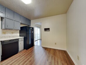 105 Feldwood Pines St in College Park, GA - Building Photo - Building Photo