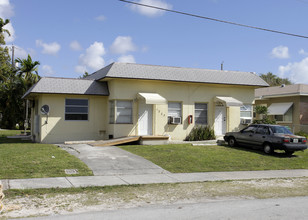 1203 NE 109th St in Miami, FL - Building Photo - Building Photo