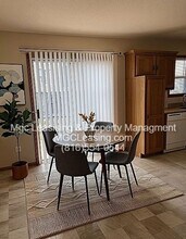 1641 SW Highland Dr in Lee's Summit, MO - Building Photo - Building Photo