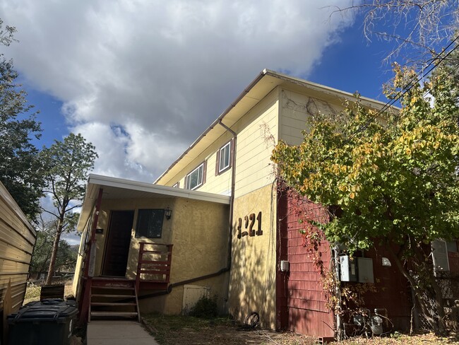 3221 Villa St in Los Alamos, NM - Foto de edificio - Building Photo