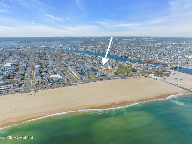 106 2nd Ave in Belmar, NJ - Foto de edificio - Building Photo