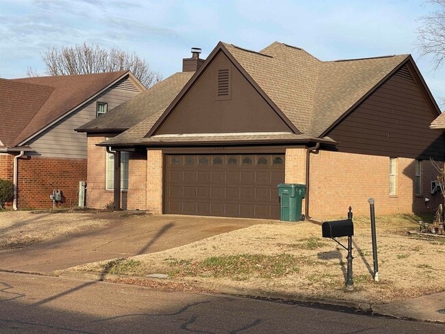 2256 Lake Springs Ln in Memphis, TN - Building Photo - Building Photo