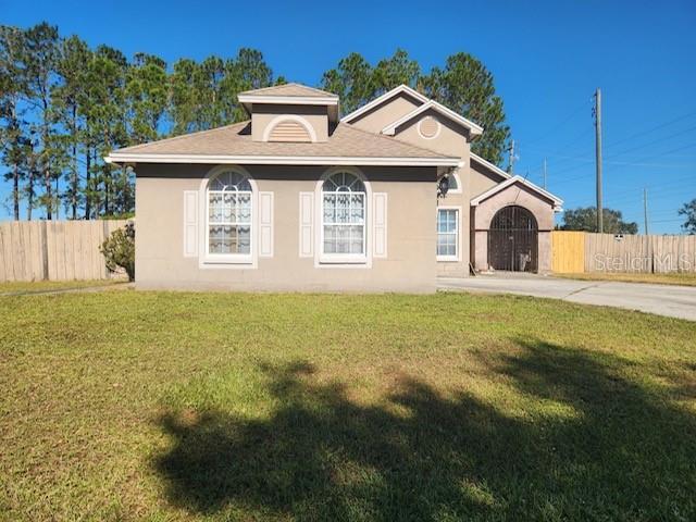 500 Berkley Pointe Dr in Auburndale, FL - Building Photo