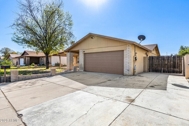 5227 W Poinsettia Dr in Glendale, AZ - Building Photo - Building Photo