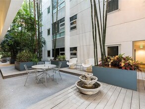 630 W 6th St, Unit APT 416 in Los Angeles, CA - Foto de edificio - Building Photo