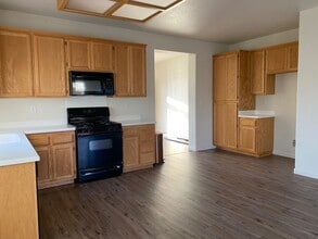 1683 Shay Way in Yuba City, CA - Building Photo - Building Photo