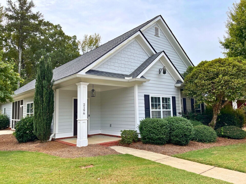 2196 Eisenhower Ave in Bogart, GA - Building Photo