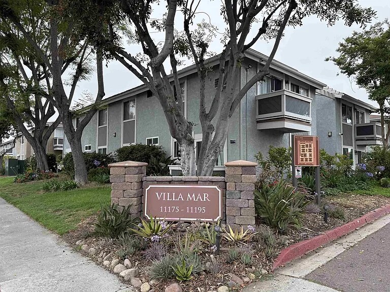 11175 Kelowna Rd in San Diego, CA - Building Photo