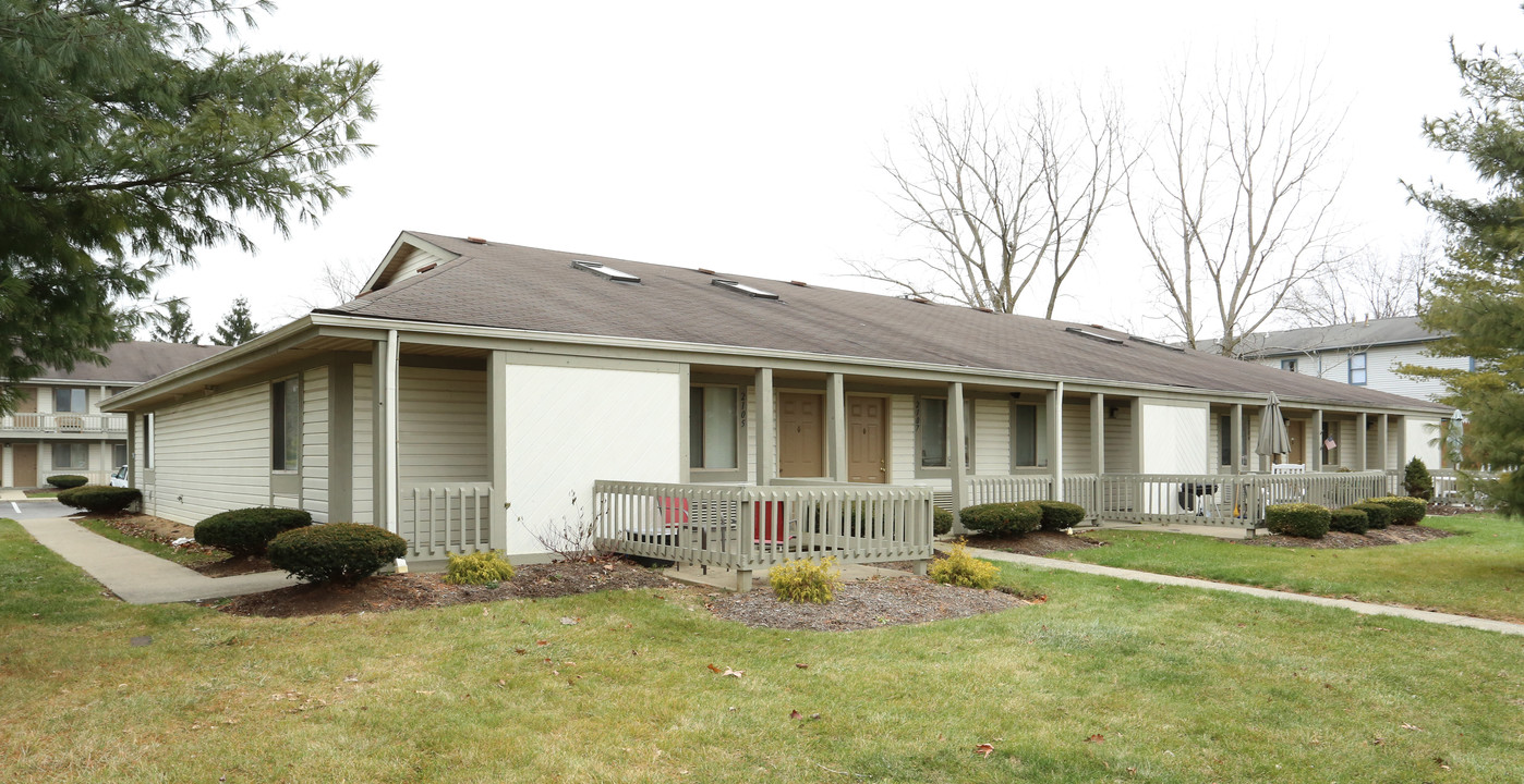 Smoky View Plaza in Powell, OH - Building Photo