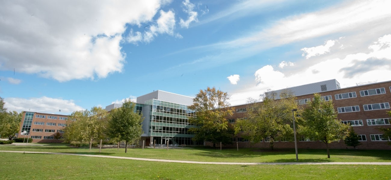 Bailey Hall in East Lansing, MI - Foto de edificio