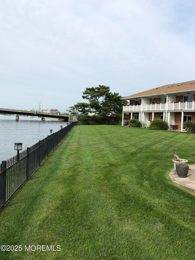 property at 2 Rumson Rd