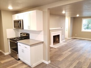 2413 S 121 Pl in Seattle, WA - Building Photo - Building Photo