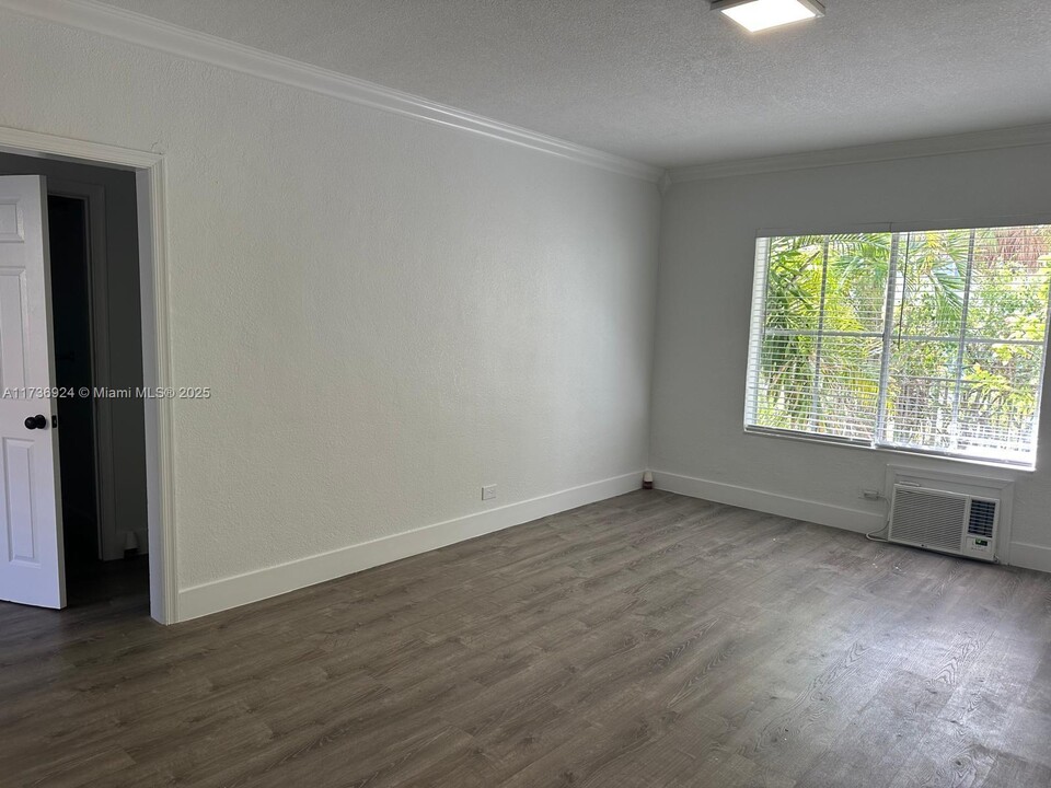 6805 Abbott Ave in Miami Beach, FL - Building Photo