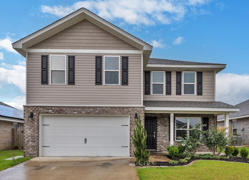 925 Merganser Way in Crestview, FL - Foto de edificio