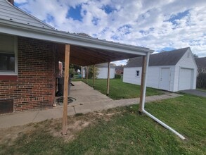 2381 Lakewood Ave in Lima, OH - Building Photo - Building Photo