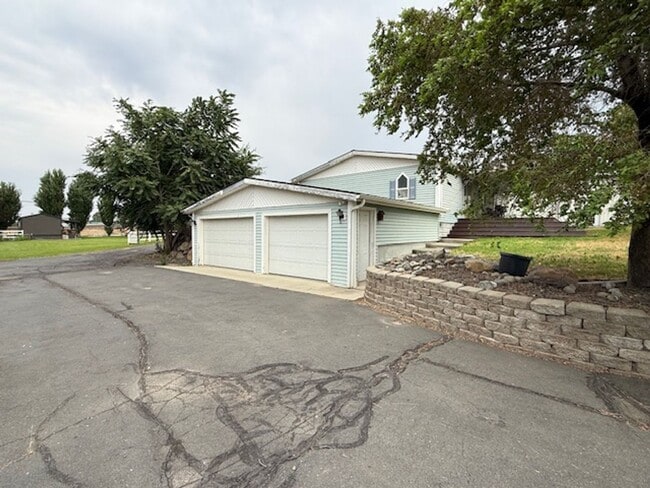 2822 Rd 14.6 NW in Ephrata, WA - Building Photo - Building Photo