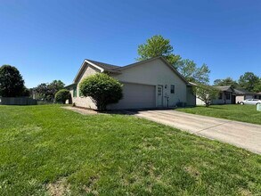 6155 Glacier Dr in Newburgh, IN - Building Photo - Building Photo