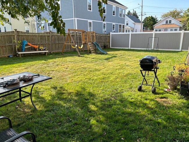 221 Market St, Unit 1 in Warren, RI - Building Photo - Building Photo