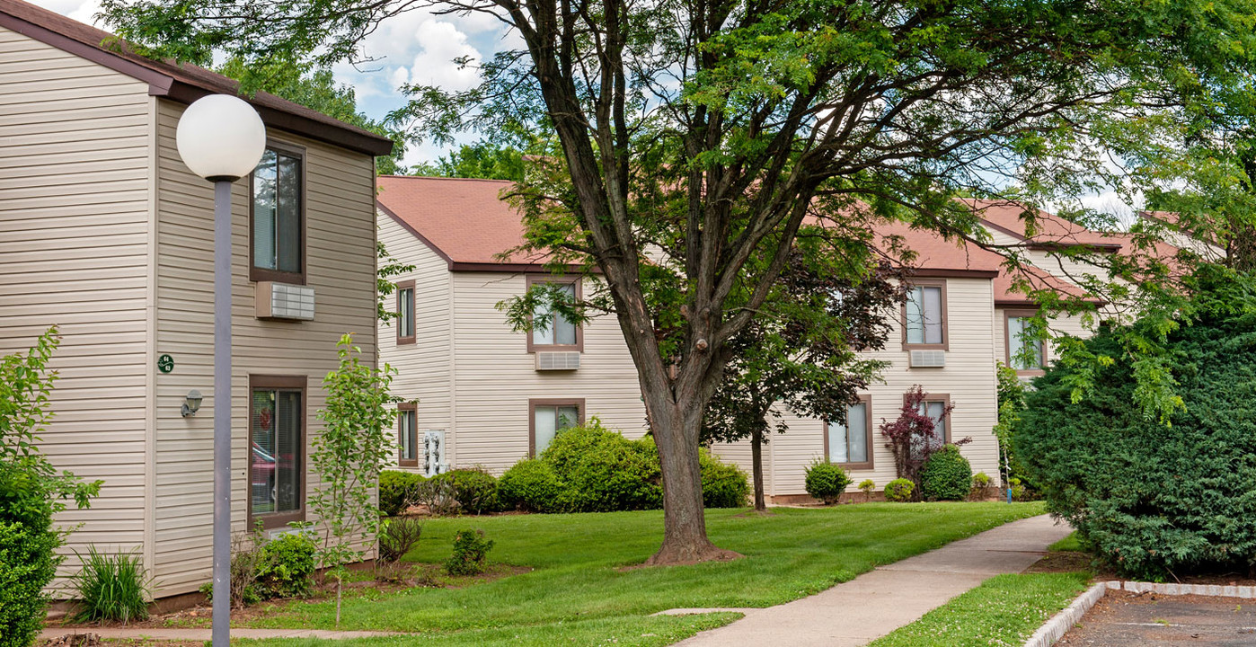 Treetops in Highland Park, NJ - Building Photo