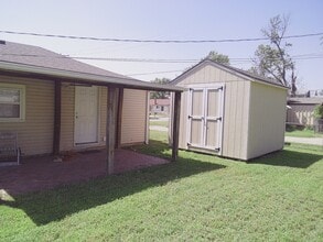 1810 Cone St in Hutchinson, KS - Building Photo - Building Photo