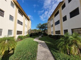 2027 Coral Ridge Dr in Coral Springs, FL - Building Photo