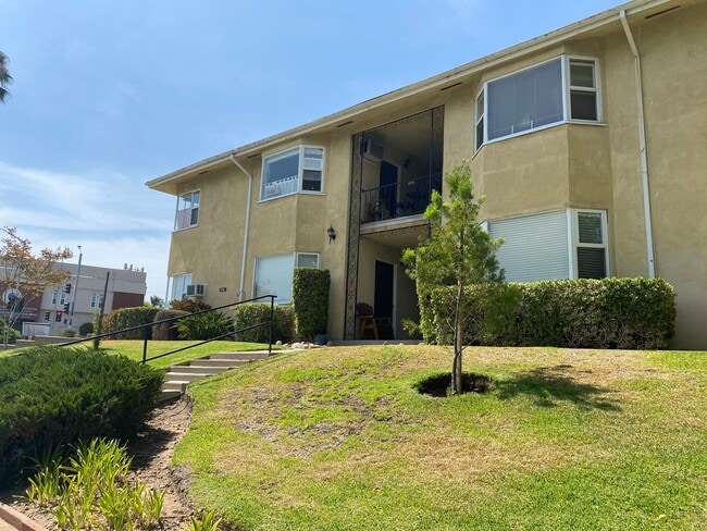 1915 Minoru Dr in Altadena, CA - Building Photo - Building Photo