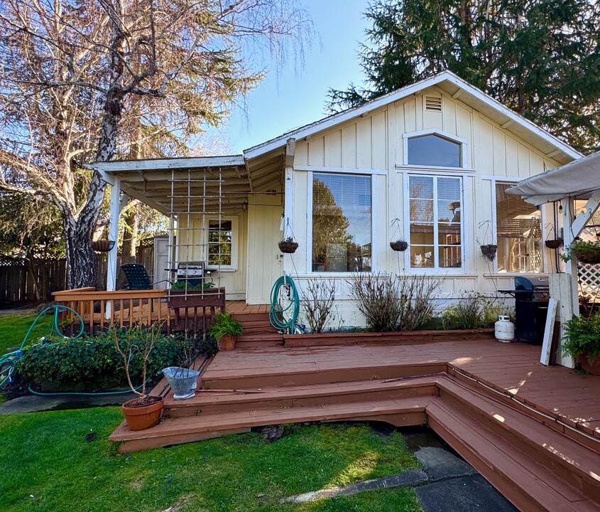 1309 D Street Ext in Petaluma, CA - Foto de edificio