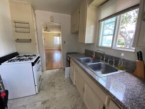 8836 Ramsgate Ave, Unit 8836 in Los Angeles, CA - Building Photo - Building Photo