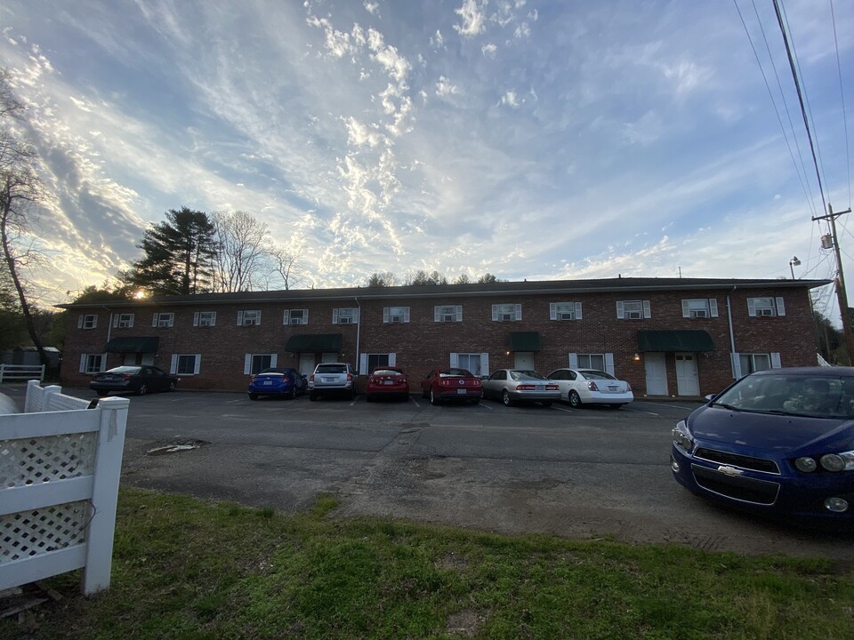 Campus Apartments West in Cullowhee, NC - Building Photo