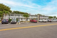 55 Markham C, Unit 55 in Deerfield Beach, FL - Foto de edificio - Building Photo