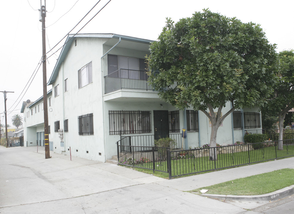 336 E 20th St in Long Beach, CA - Building Photo