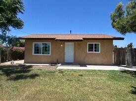 523 S Hargrave St in Banning, CA - Building Photo