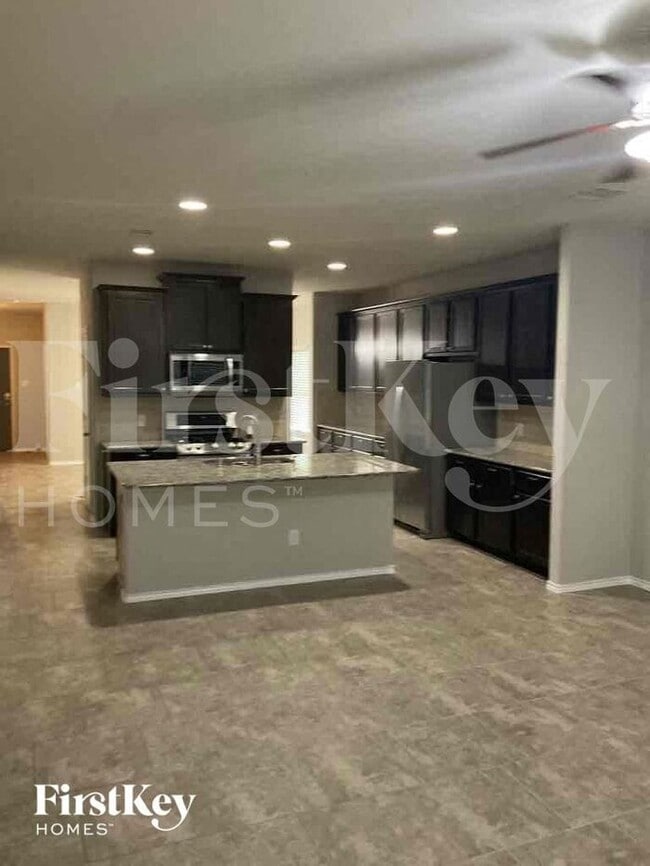150 Meadow Mill Dr in Conroe, TX - Building Photo - Building Photo
