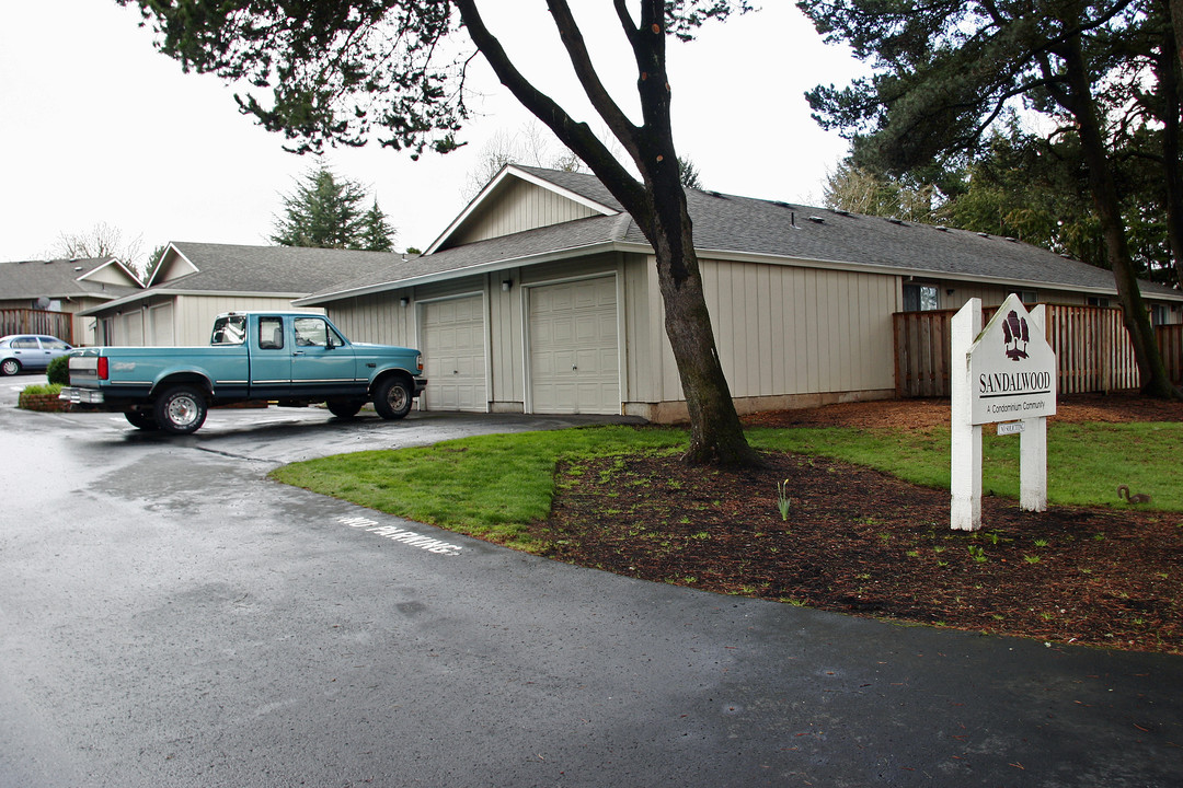 Sandalwood Village in Tualatin, OR - Building Photo