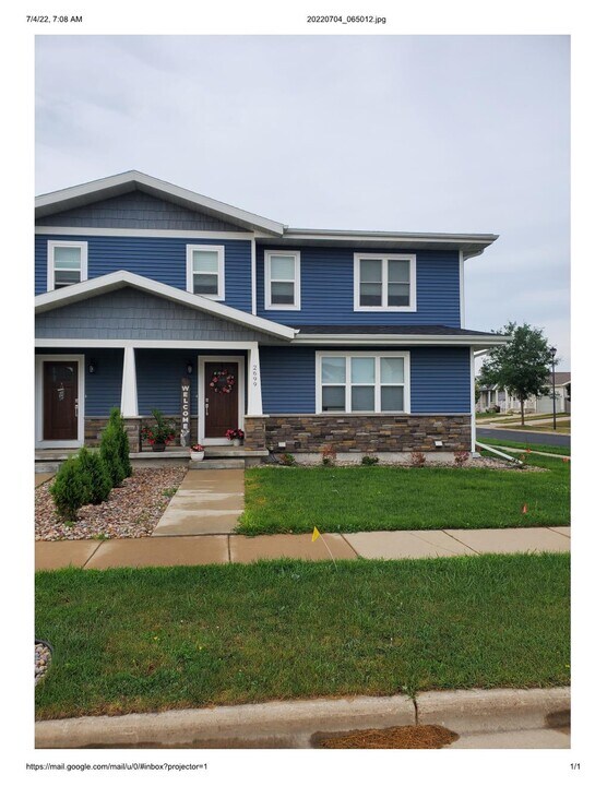 2699 Hazelnut Trl, Unit 2699 in Sun Prairie, WI - Foto de edificio