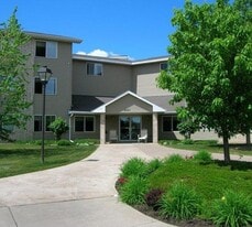 Hanley Place Apartments in Hudson, WI - Building Photo