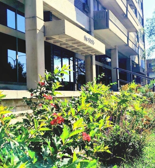 5505 Boul Cavendish in Cote-St-Luc, QC - Building Photo - Building Photo