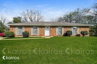 2073 Edinburgh Dr in Montgomery, AL - Building Photo