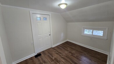 77 Hartford St, Unit #1 in Newton, MA - Foto de edificio - Building Photo