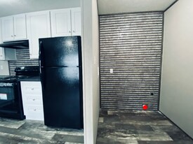 144 Hollywood Blvd in Anderson, IN - Building Photo