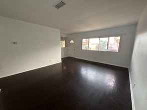 10929 Buford Ave in Lennox, CA - Building Photo - Building Photo